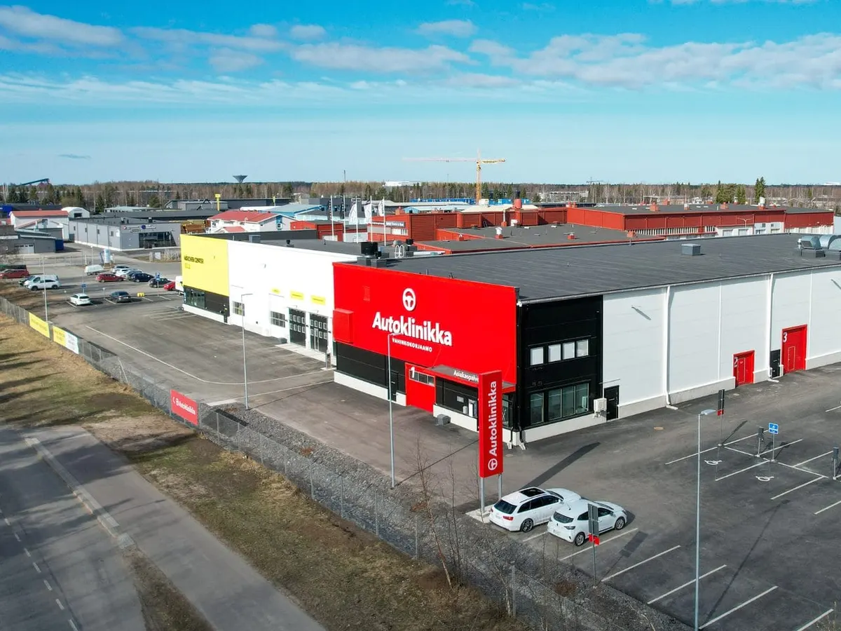 Фотография мастерской Autoklinikka Oulu Rusko — кузовной ремонт Tesla.