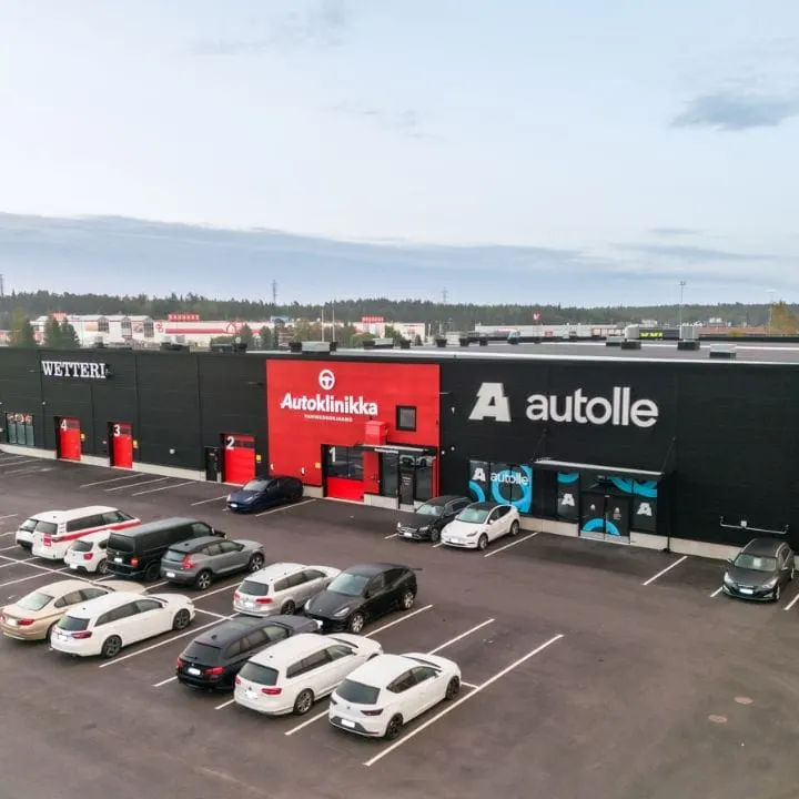 Фотография мастерской Autoklinikka Raisio — кузовной ремонт Tesla.