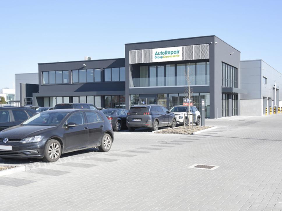 Фасад кузовной мастерской AutoRepairGroup в Завентеме.