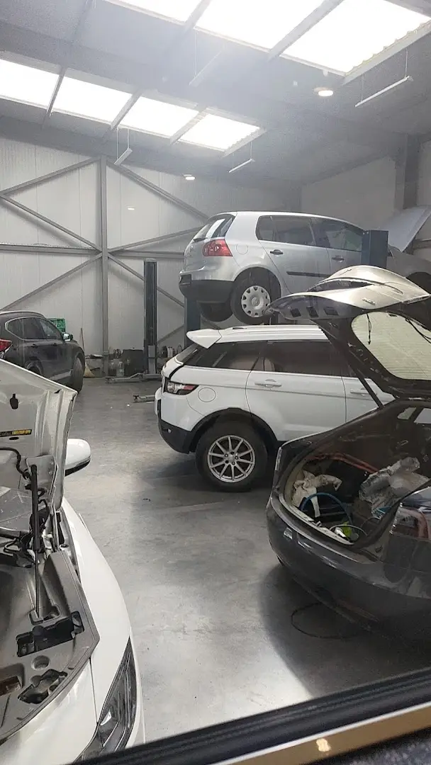Ремонтный бокс AutoSoft в Пернике.