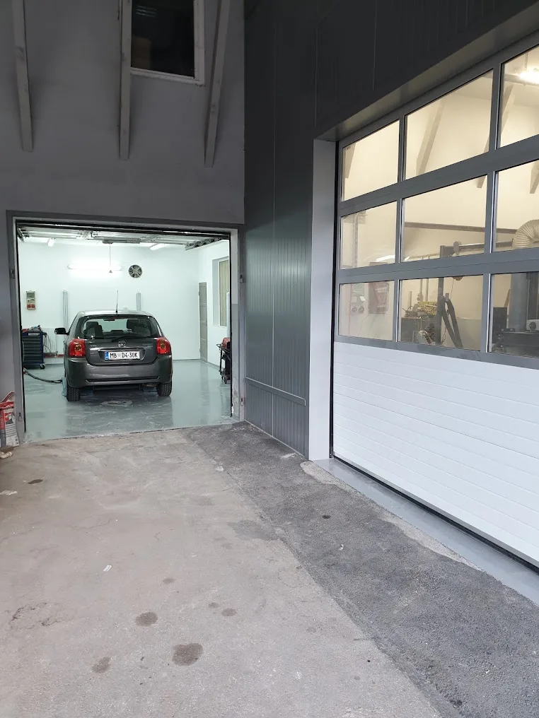 Repair bay at the Avtohiša Ferk body shop in Jarenina.
