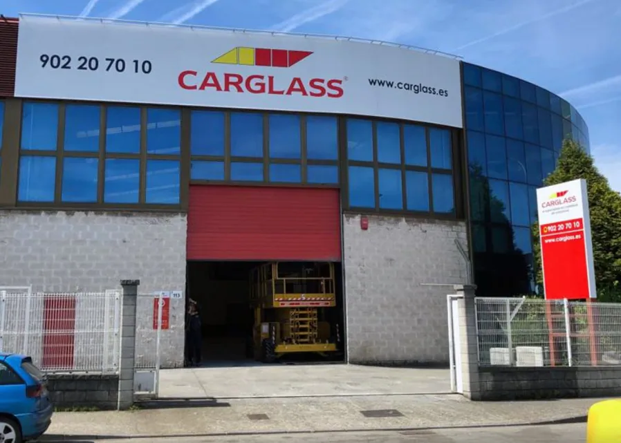 Exterior of the Carglass Gijón Roces branch.