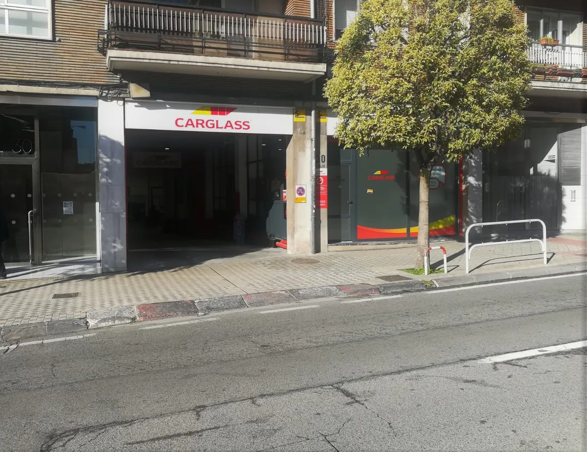 Exterior of the Carglass Pamplona Avenida Zaragoza branch.