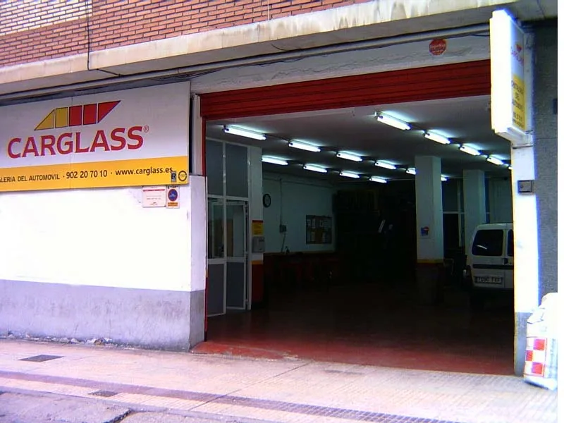 Exterior of the Carglass Salamanca Los Villares branch.