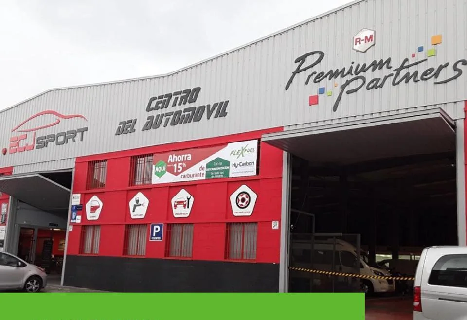 Фасад Centro del Automóvil ECJ Sport в Альболоте.