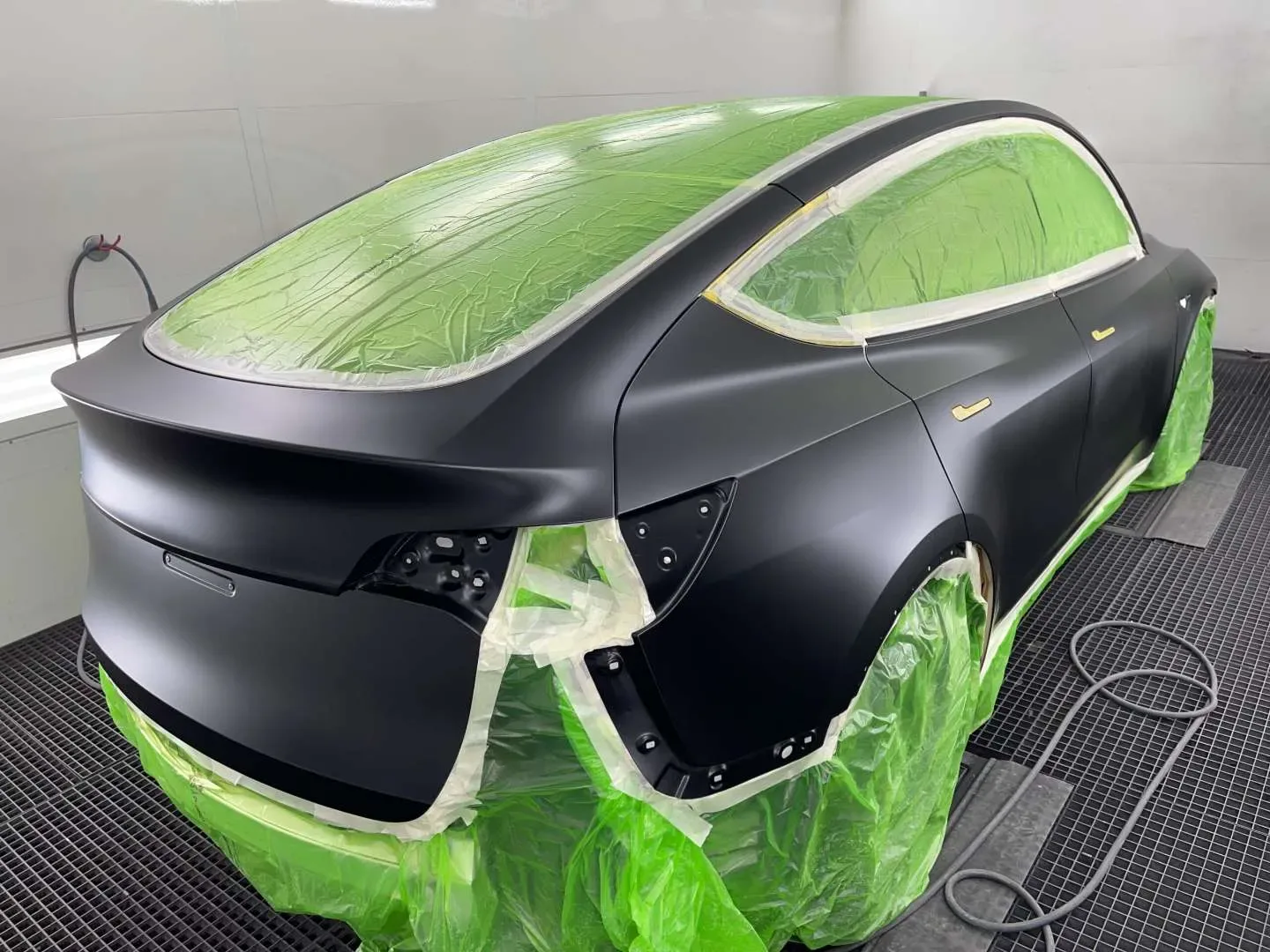 Tesla Model 3 в малярном цехе Kópsson.
