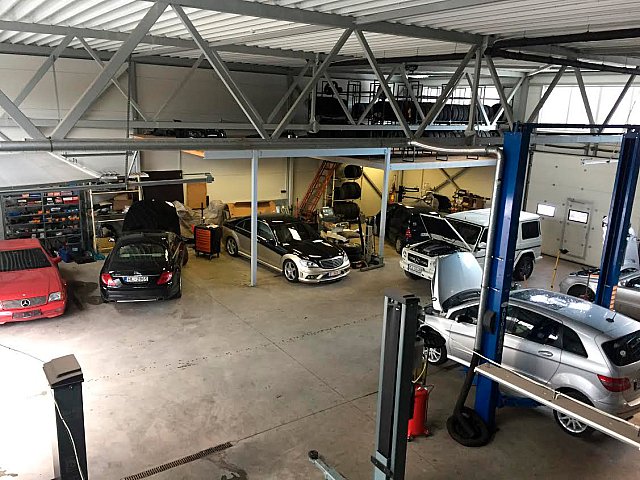 Repair hall at the Stars MB auto centre.