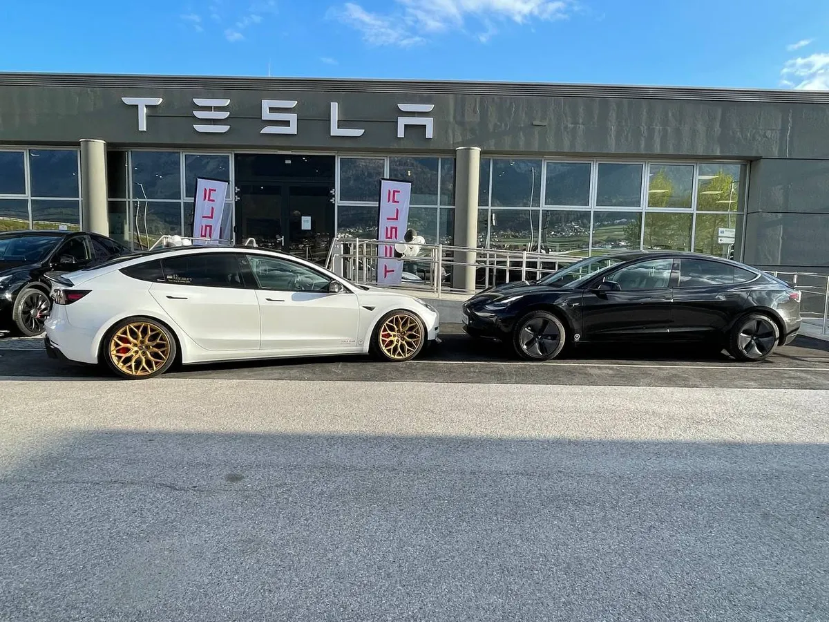 Сервисный центр Tesla в Тауре.
