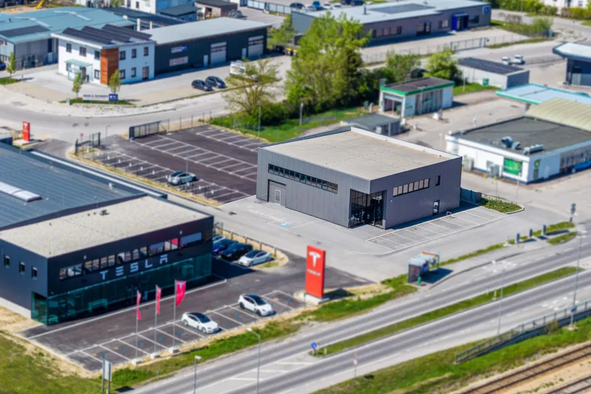 Сервисный центр Tesla в Санкт-Пёльтене.