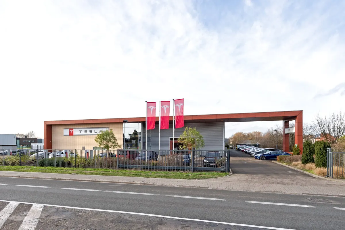 Сервисный центр Tesla в Артселаре.