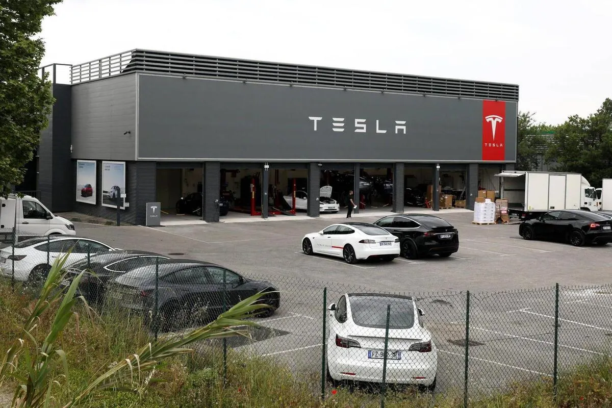 Сервисный центр Tesla в Мандельё-ла-Напуль.