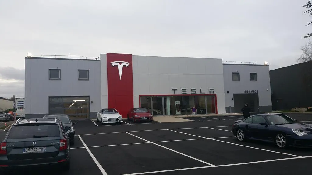 Сервисный центр Tesla в Шамбурси