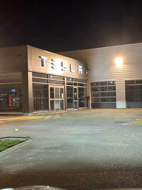 Сервисный центр Tesla в Дижоне