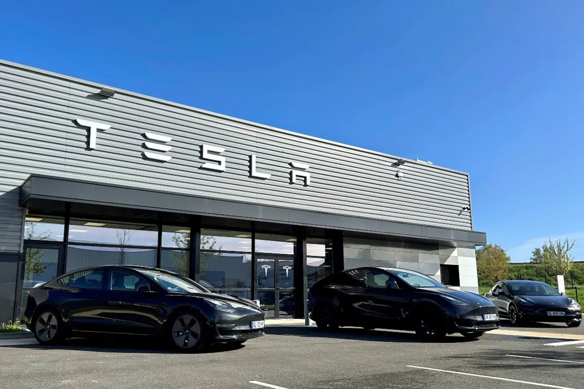 Центр Tesla в Ла-Риш рядом с Туром