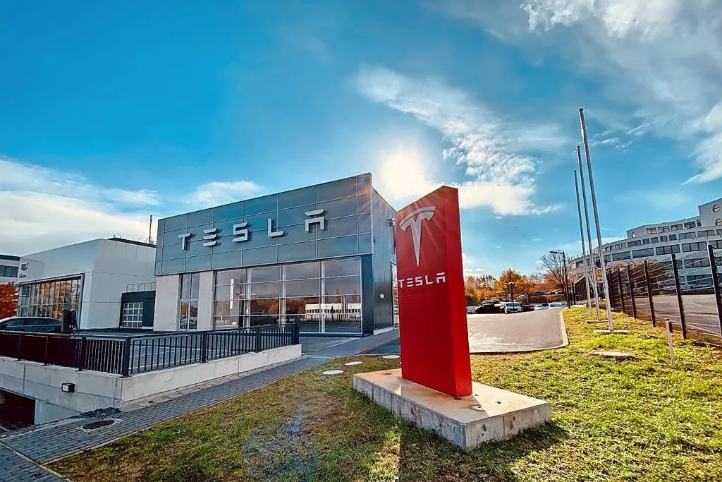 Сервисный центр Tesla в Кессельсдорфе