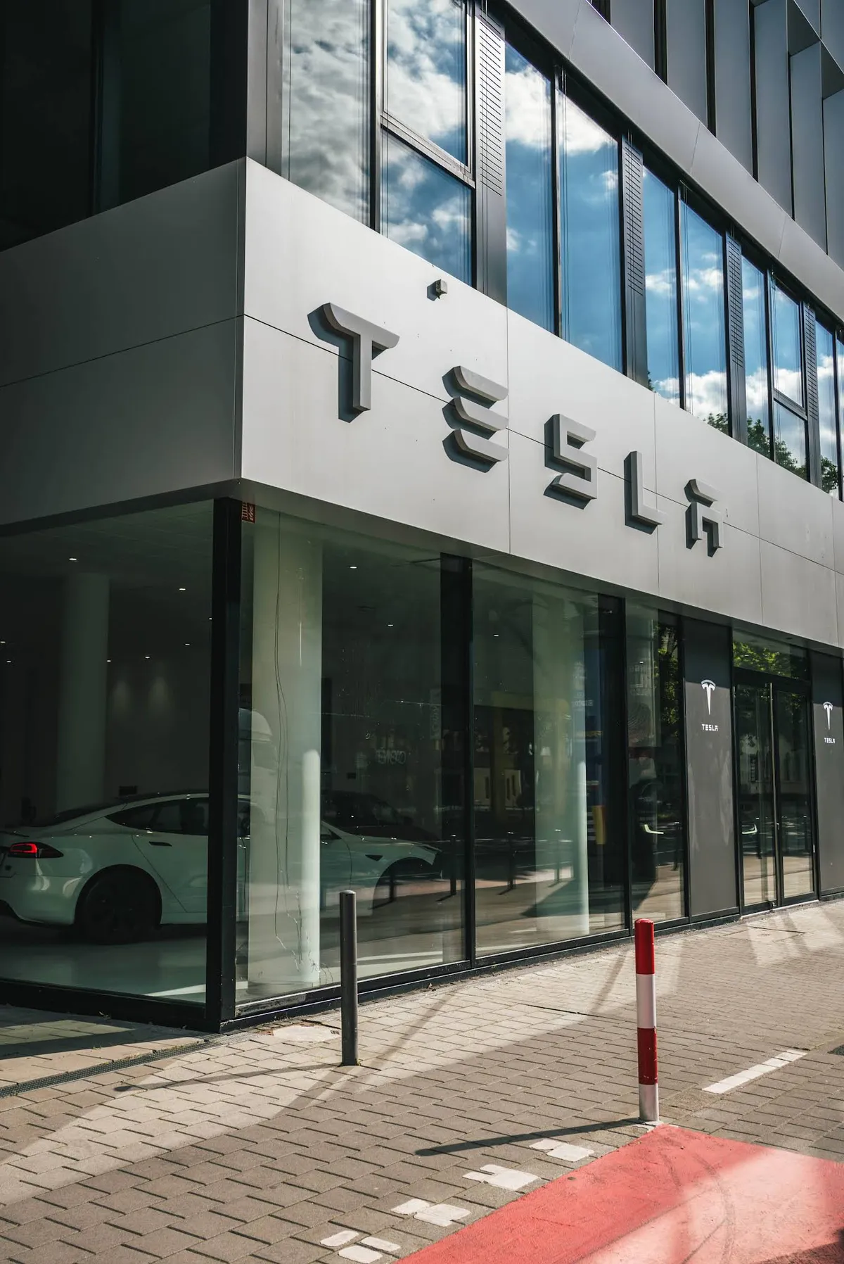 Центр Tesla в Frankfurt am Main