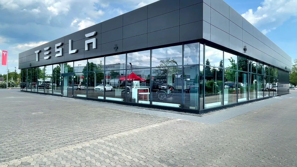 Центр Tesla на Sudetenstraße в Брауншвейге