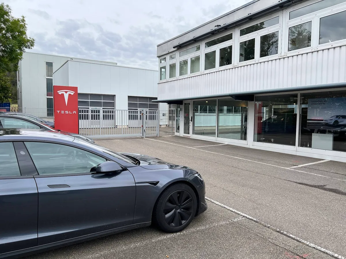 Центр Tesla в Stuttgart