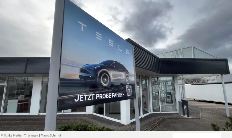 Центр Tesla на Weimarische Straße 38 в Эрфурте