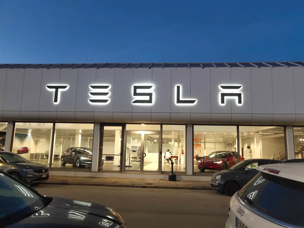 Центр Tesla в Firenze