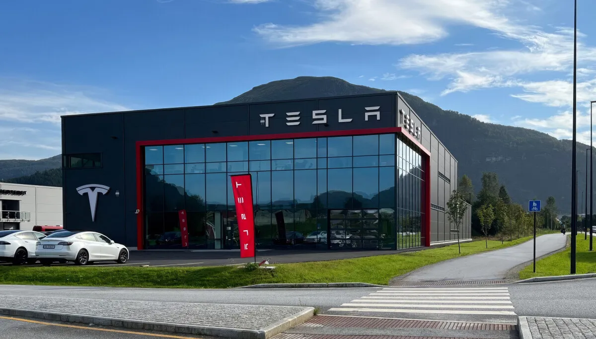 Exterior of Tesla building at Hafstadvegen 101, Førde, with Tesla signage and vehicles outside.