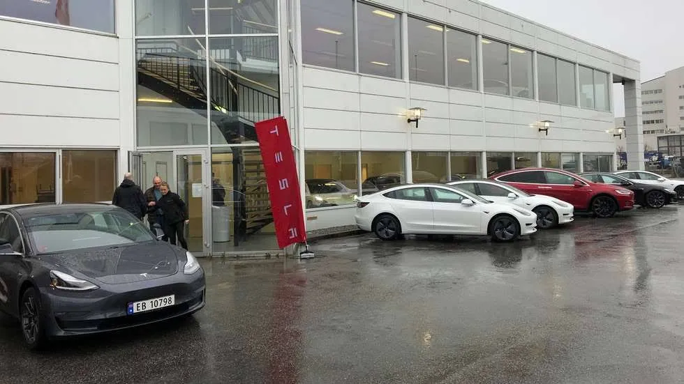 Центр Tesla в Molde