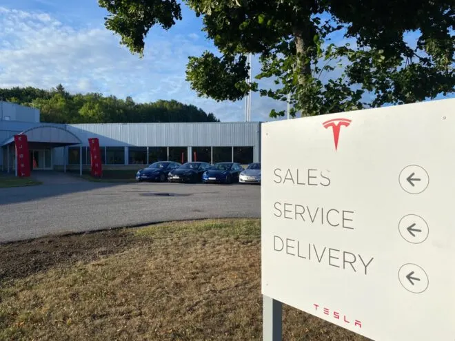 Сервисный центр Tesla в Норрчёпинге.