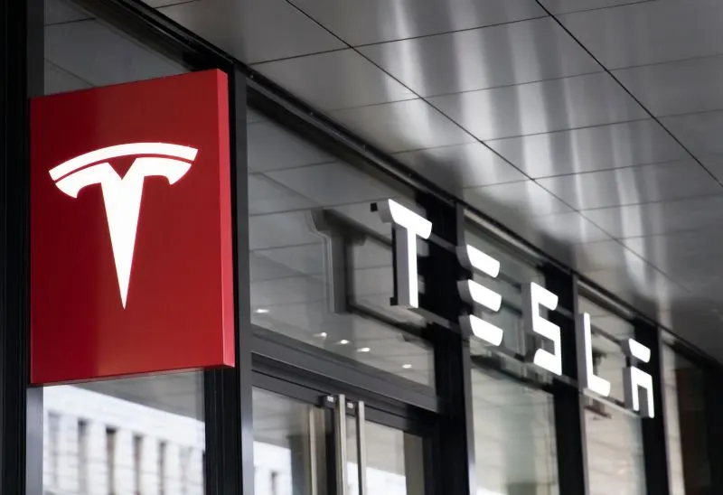 Сервисный центр Tesla в Буксе.