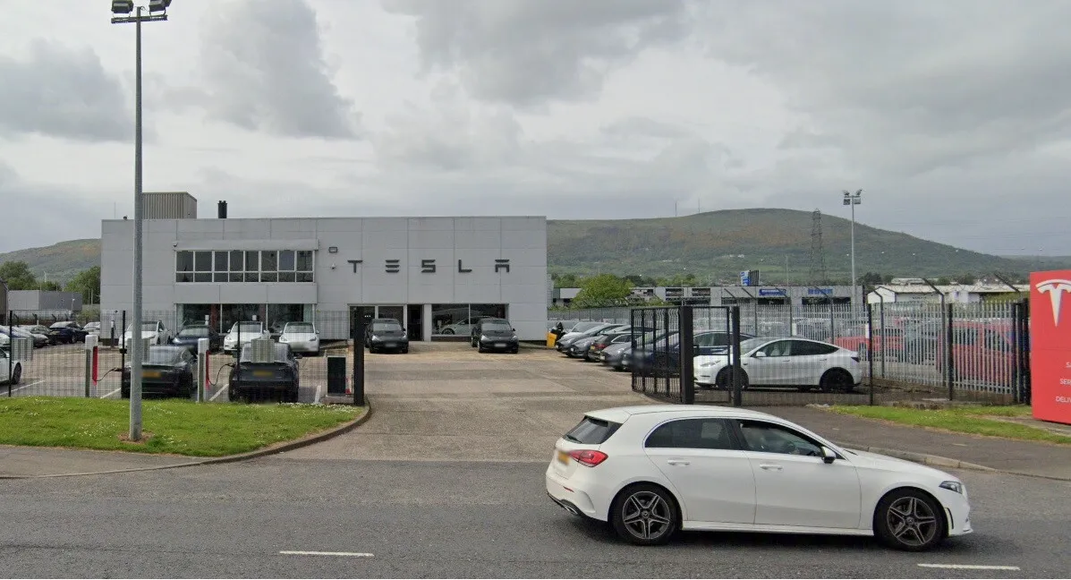 Сервисный центр Tesla на Boucher Road в Белфасте