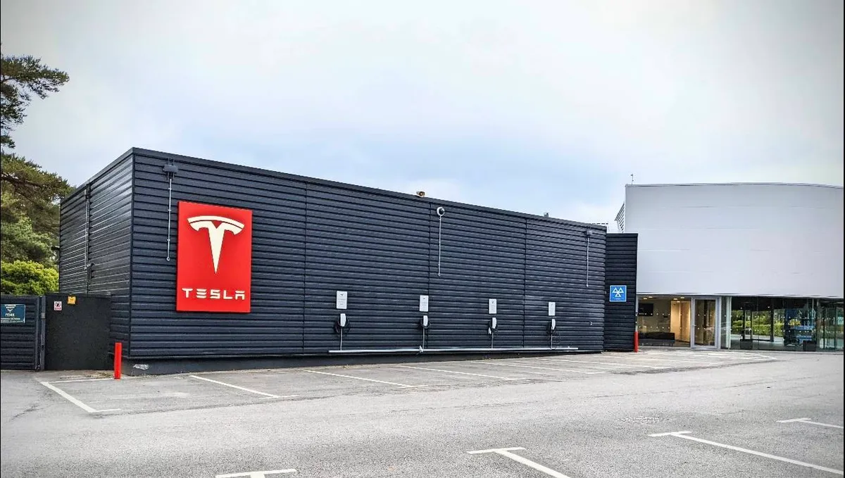 Центр Tesla в Ferndown