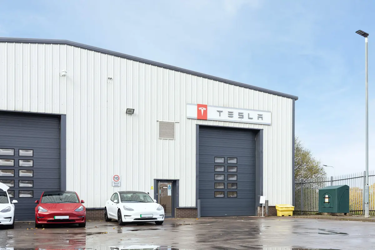 Сервисный центр Tesla в Эдинбурге.