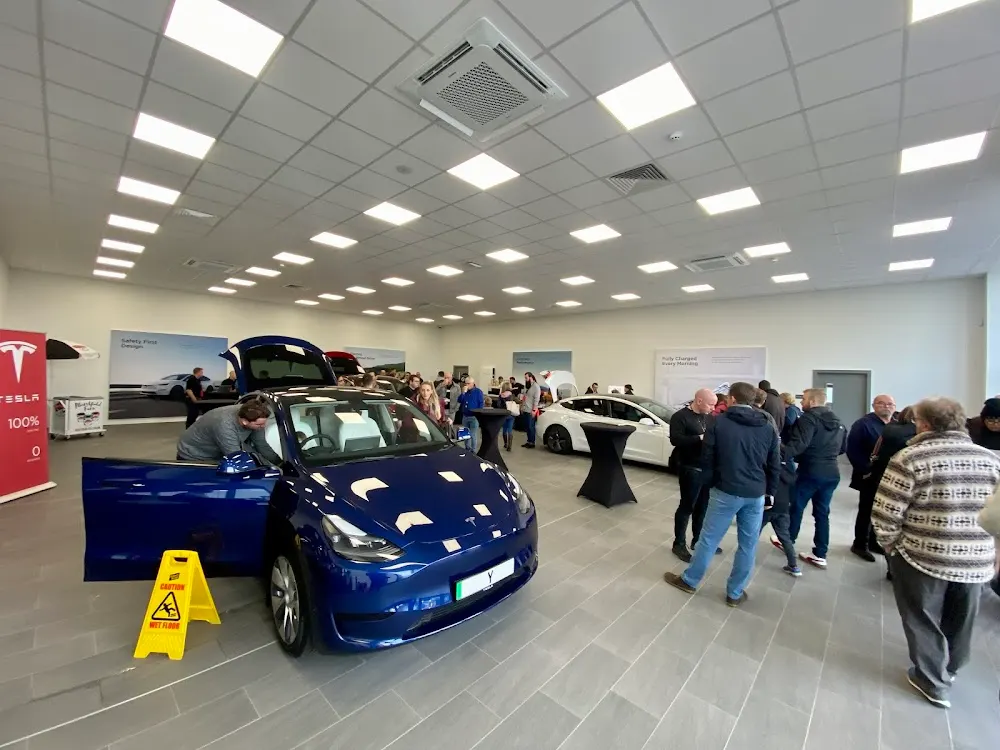 Сервисный центр Tesla в Бристоле.