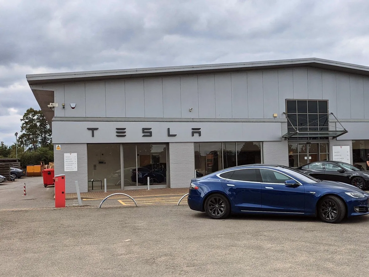 Центр Tesla на White Hart Lane в Челмсфорде