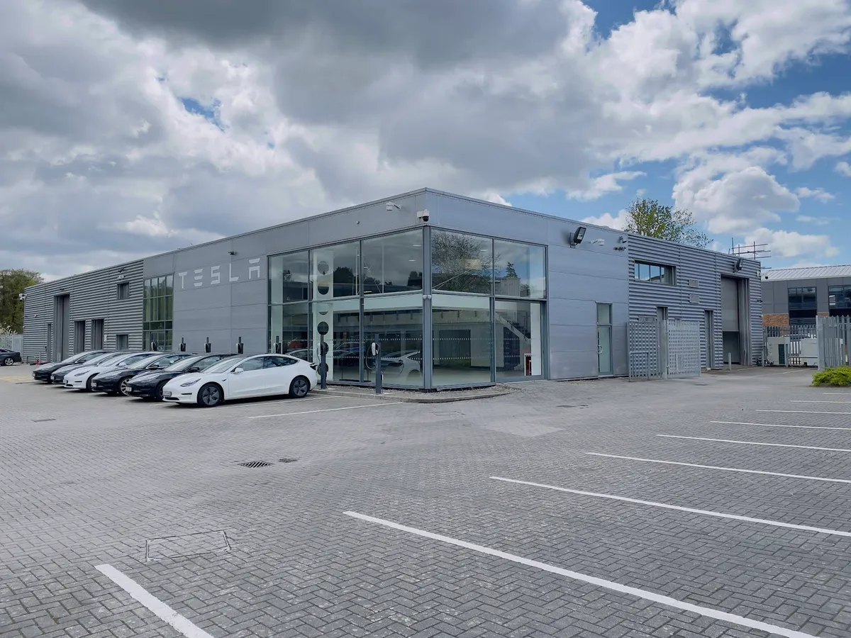 Центр Tesla в Guildford