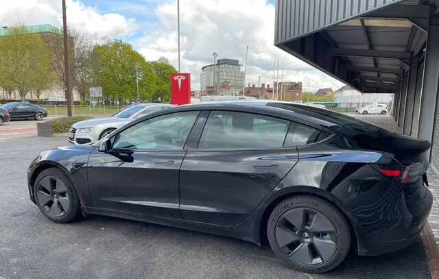 Центр Tesla на Loughborough Road в Ноттингеме