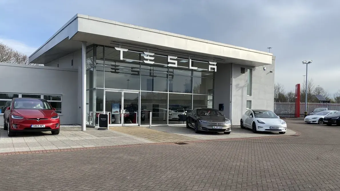 Сервисный центр Tesla в Глазго.