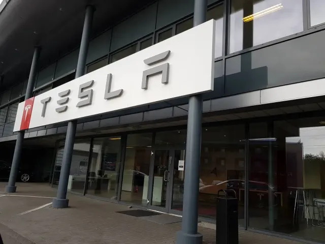 Tesla-servicesenter i Oslo.