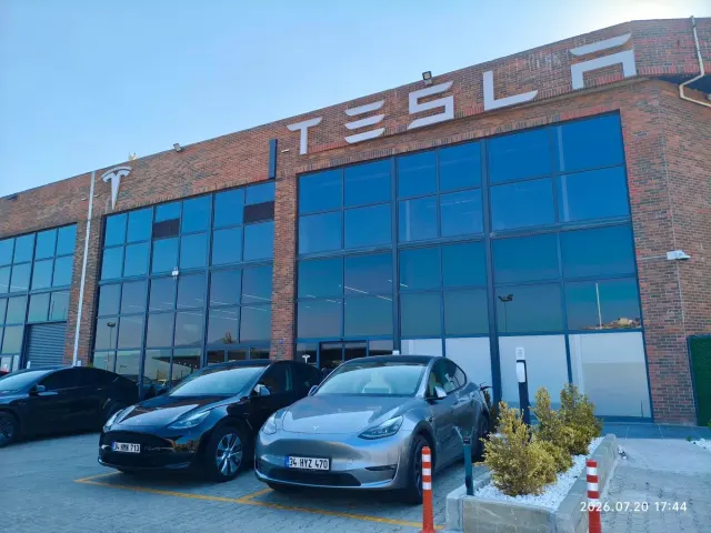 İzmir’deki Tesla merkezi.
