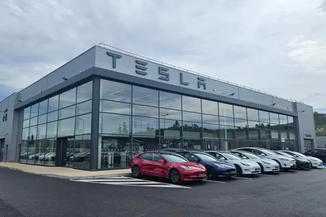 Centre de service Tesla à Les Pennes-Mirabeau.
