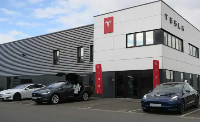 Centre de service Tesla à Lesquin.