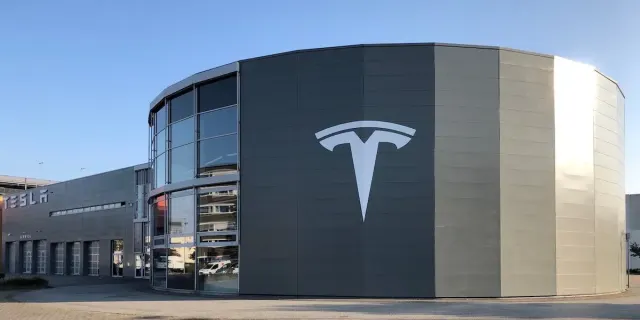 Tesla-Servicecenter an der Helbingtwiete in Hamburg.