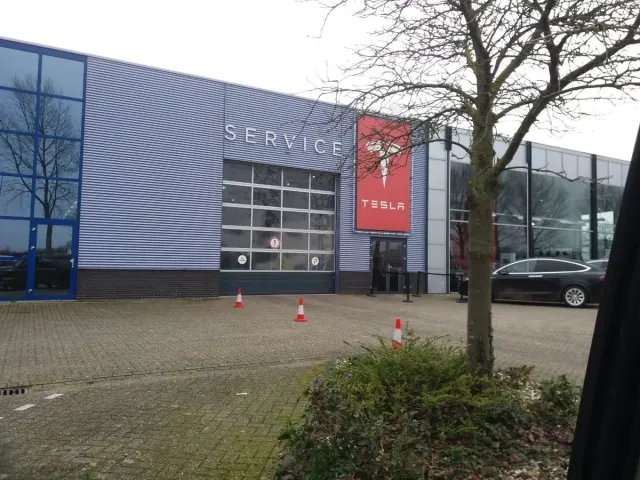 Tesla-servicecentrum in Duiven.