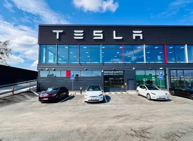 Tesla-center i Vanda.