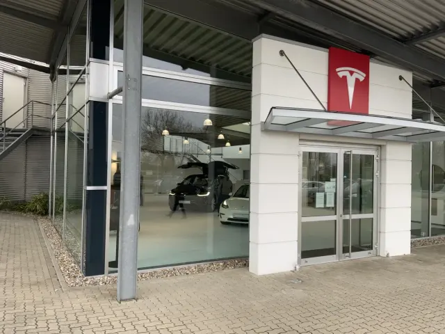 Tesla Service Bremen Ottersberg an der Adresse 4 Schwarzer Weg, Ottersberg 28870. Standortfoto.