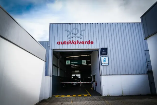 Exterior da oficina de carroçaria autoValverde em Viana do Castelo.