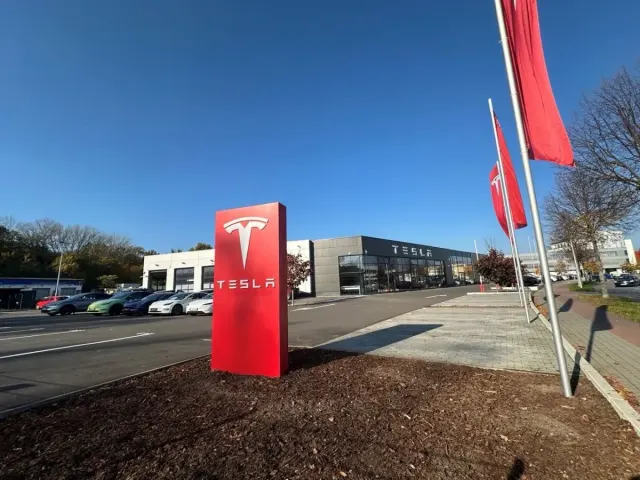 Tesla Service Potsdam-Mittelmark an der Adresse 7 Saganer Str., Potsdam-Mittelmark, BB 14513. Standortfoto.
