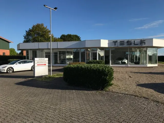 Tesla-Center an der Kieler Chaussee 17 in Gettorf.