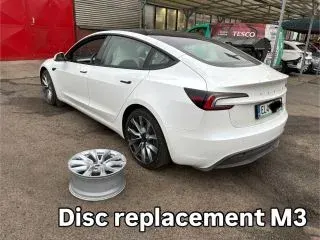 Tesla Model 3 při servisu v Tesla Servis Praha.