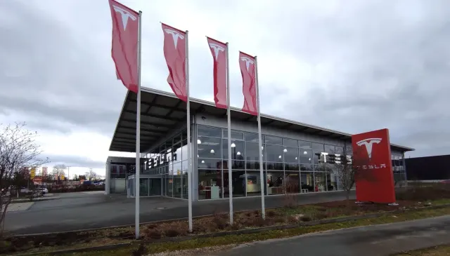 Tesla Service - Fürth an der Adresse 255 Würzburger Str., Fürth, BY 90766. Standortfoto.