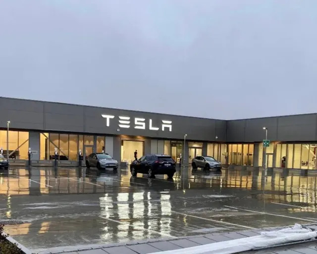 Tesla-servicesenter i Vinterbro.